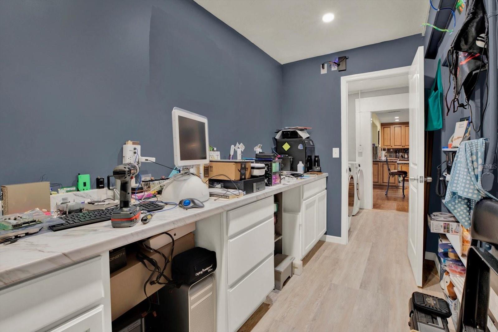 302 BELLE TERRE AVE — photo 22