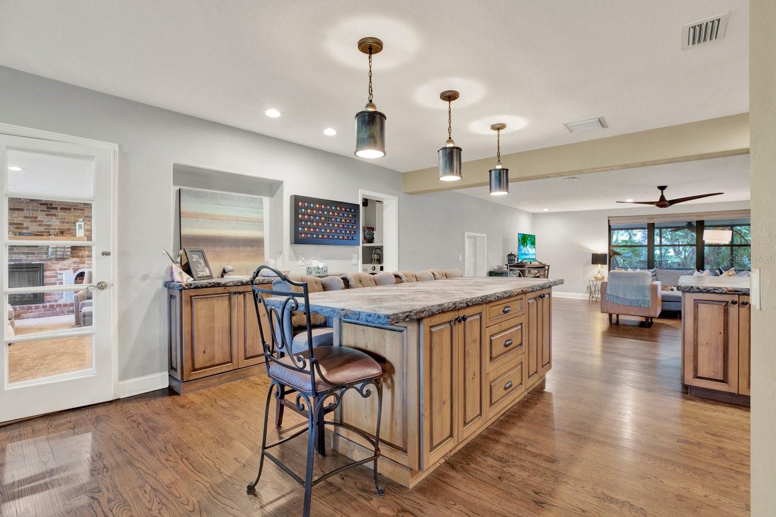 302 BELLE TERRE AVE — photo 12