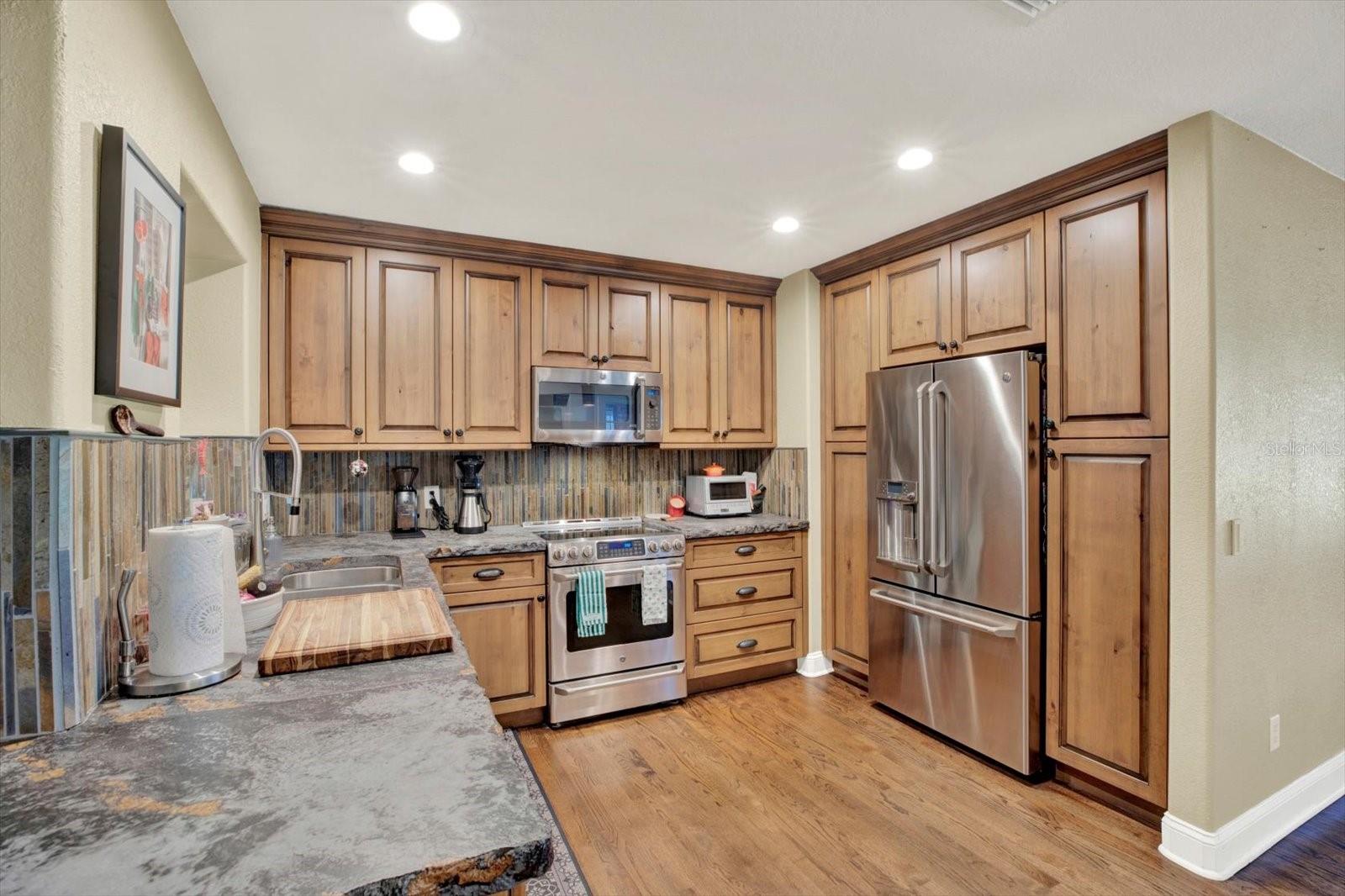 302 BELLE TERRE AVE — photo 10