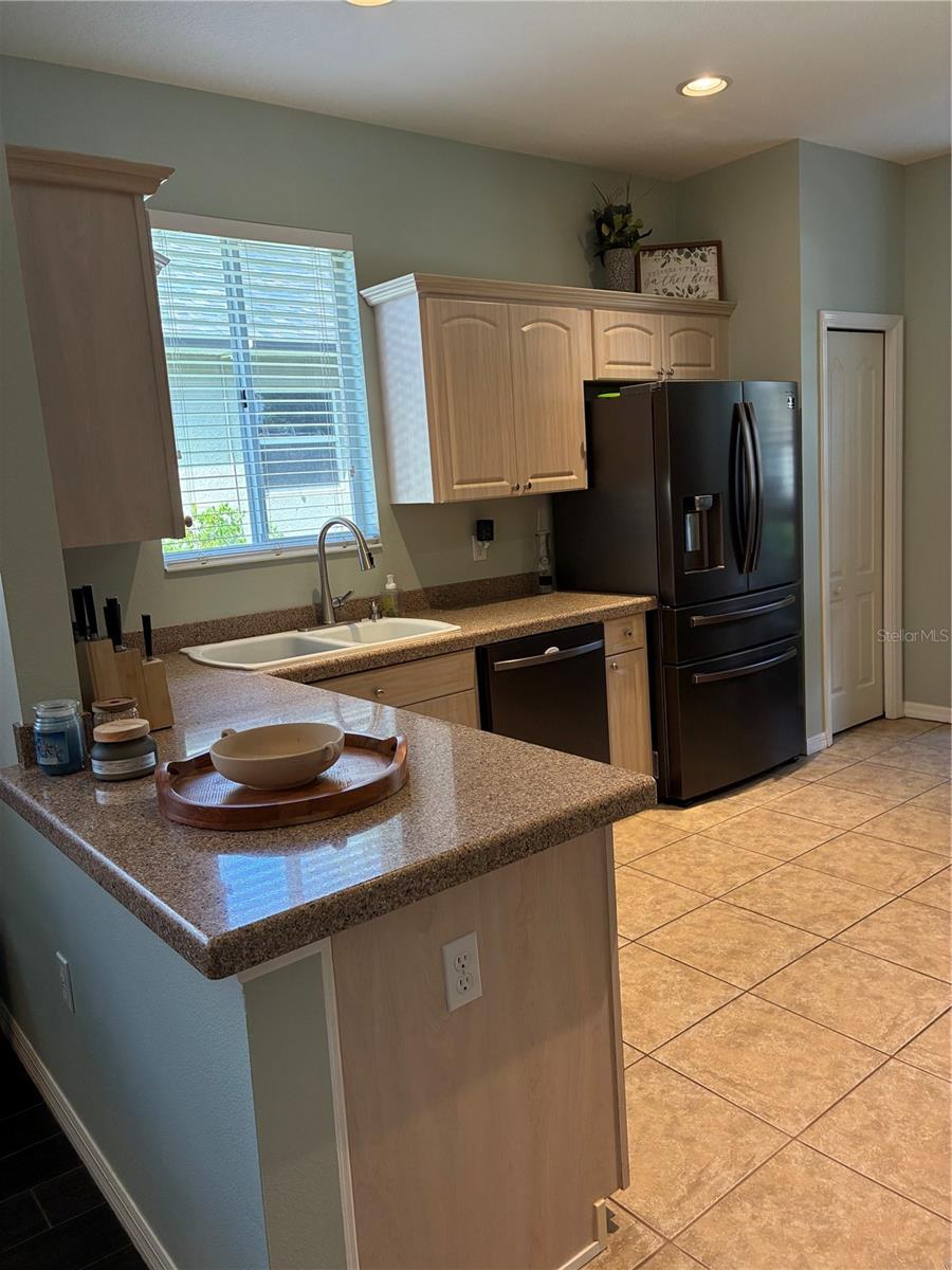 8872 FOUNDERS CIR — photo 3