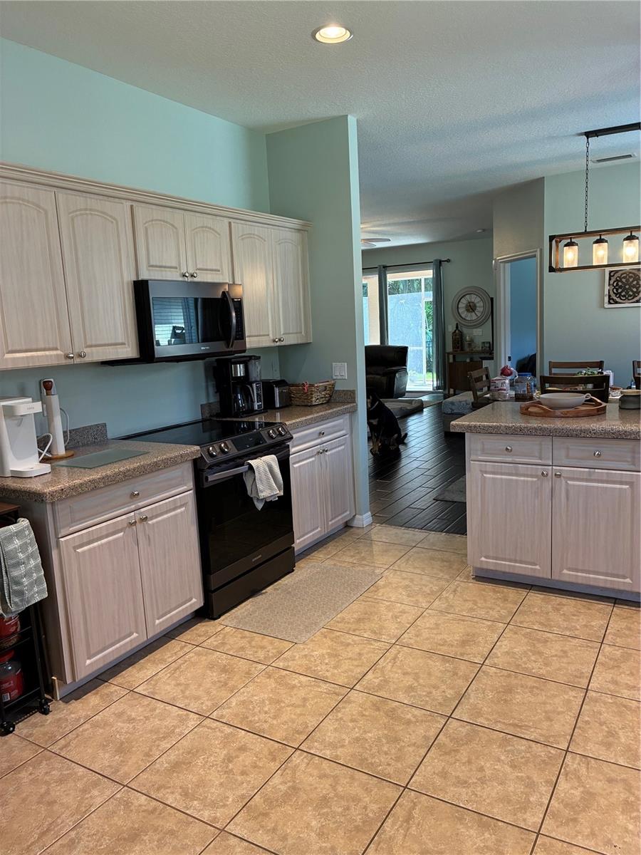 8872 FOUNDERS CIR — photo 4