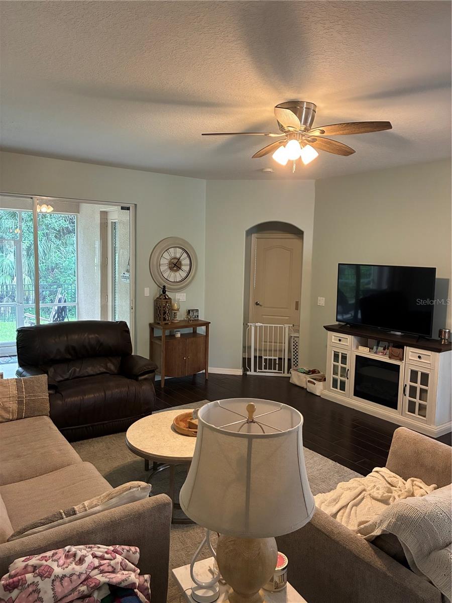8872 FOUNDERS CIR — photo 2