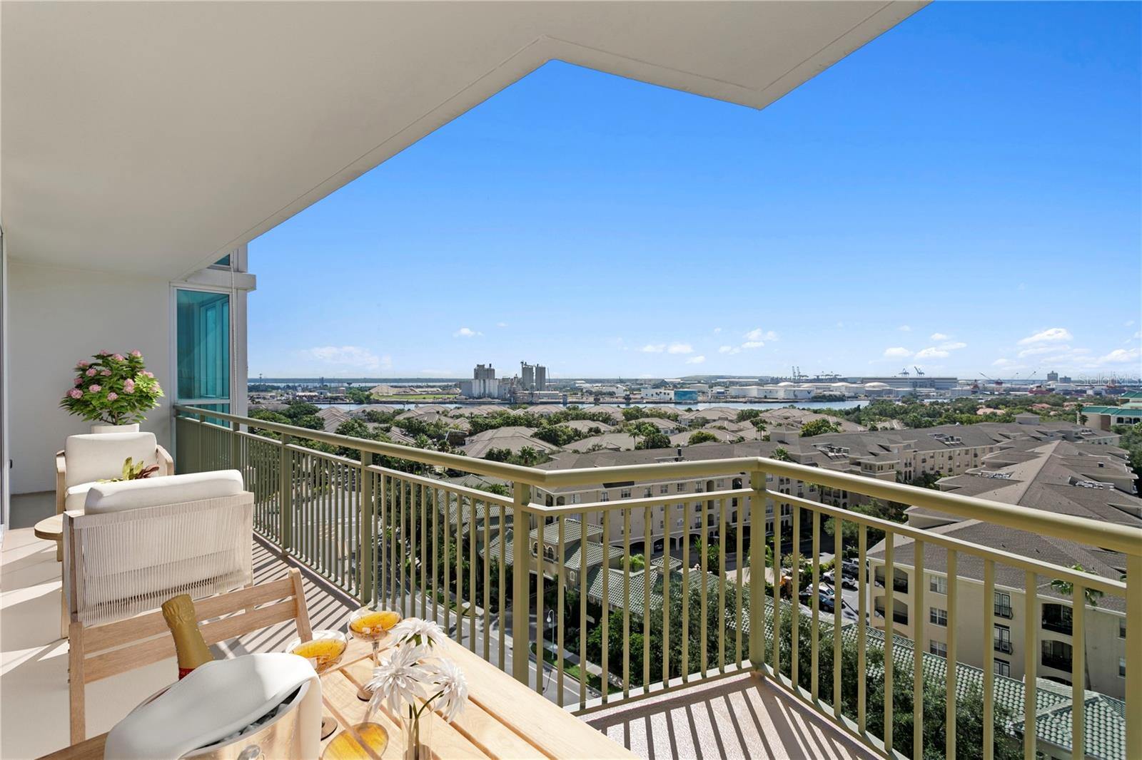 450 KNIGHTS RUN AVE #1004 — photo 3