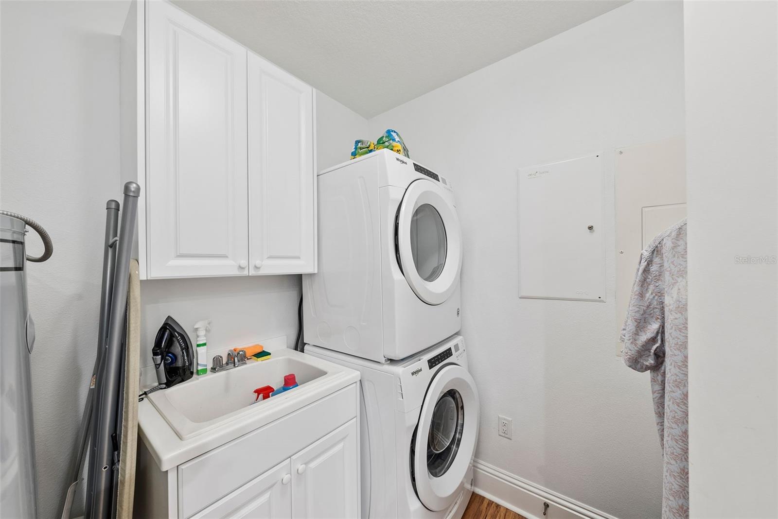 470 MANDALAY AVE #303 — photo 27
