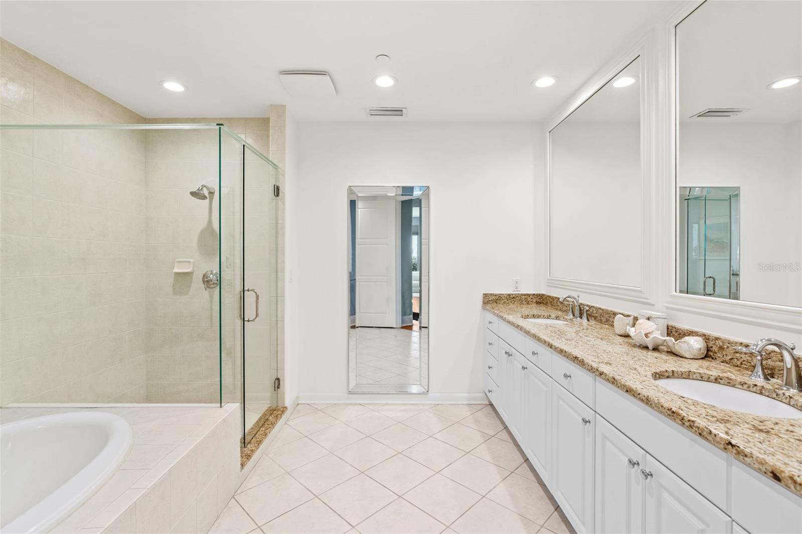 470 MANDALAY AVE #303 — photo 50