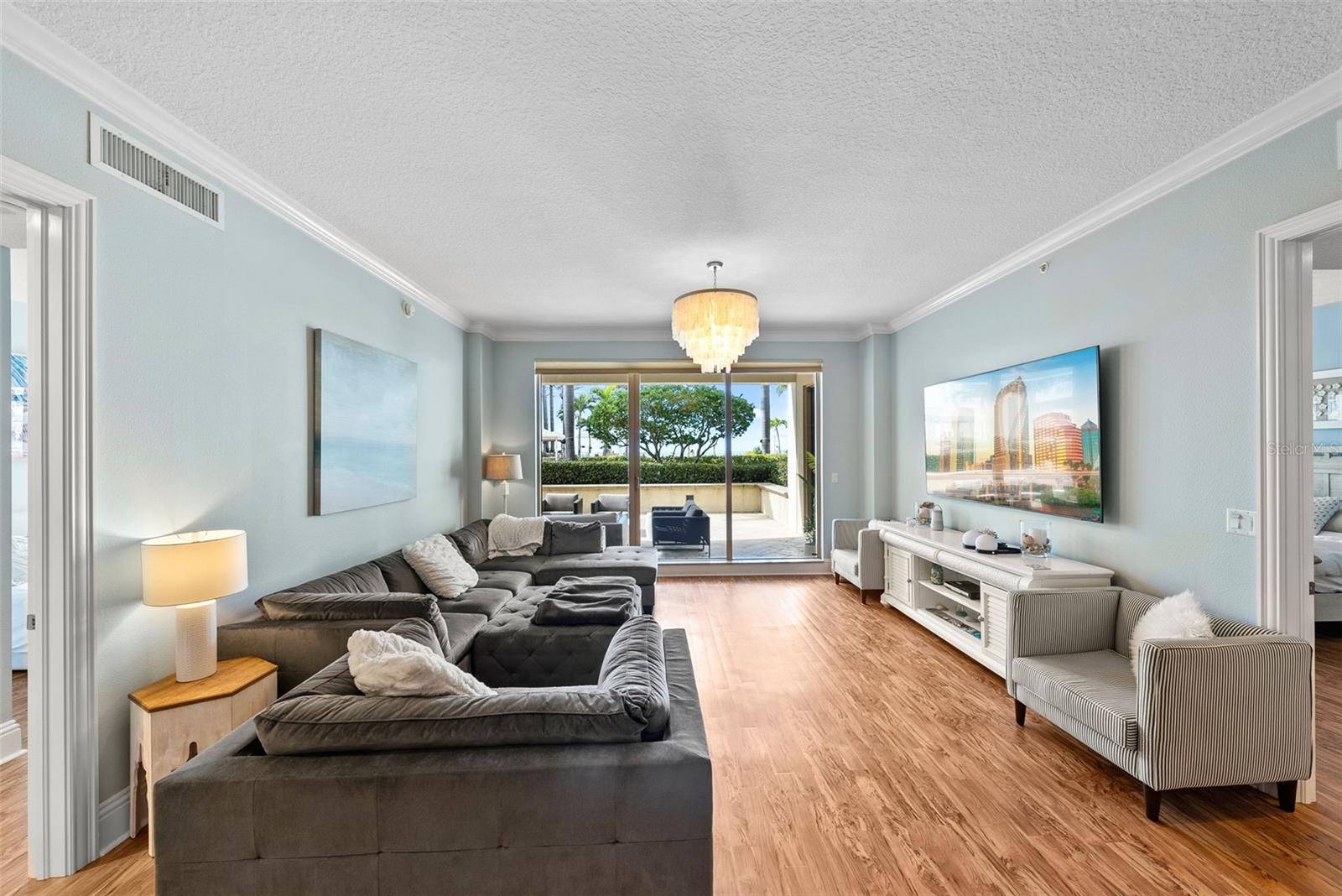 470 MANDALAY AVE #303 — photo 8