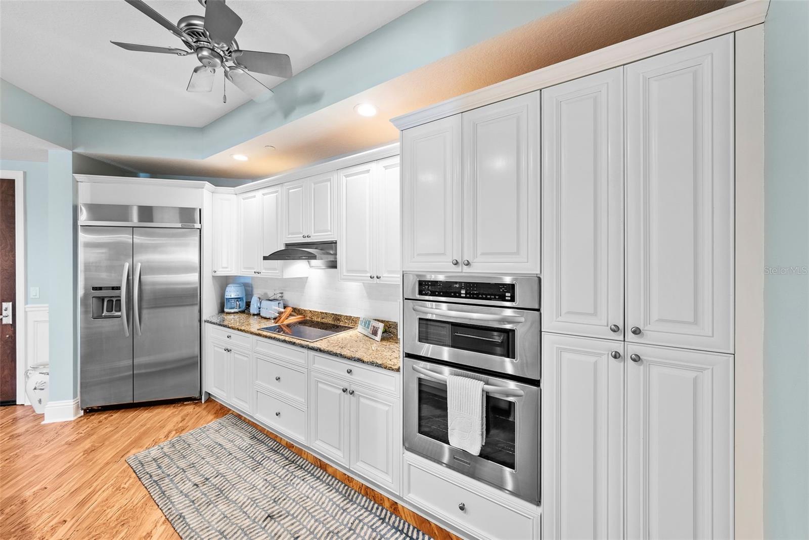 470 MANDALAY AVE #303 — photo 32