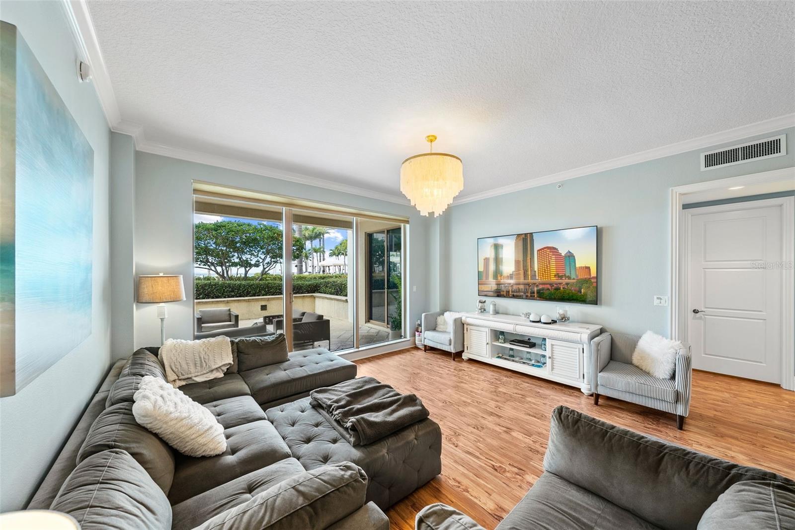 470 MANDALAY AVE #303 — photo 7