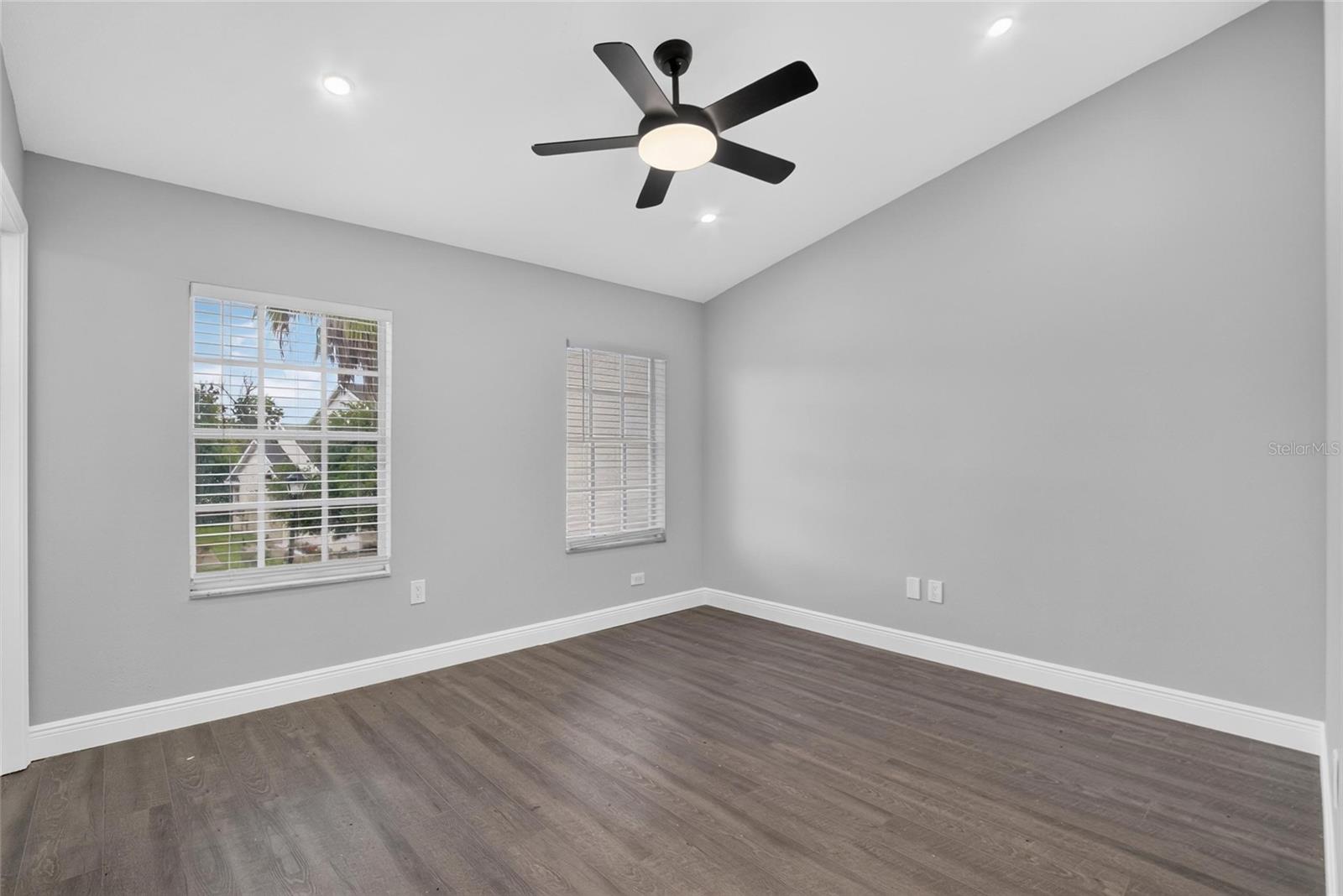 6236 OLIVEDALE DR — photo 33