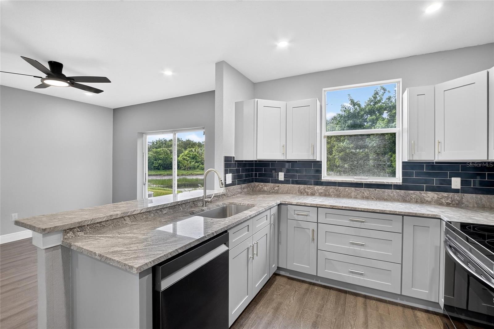 6236 OLIVEDALE DR — photo 3