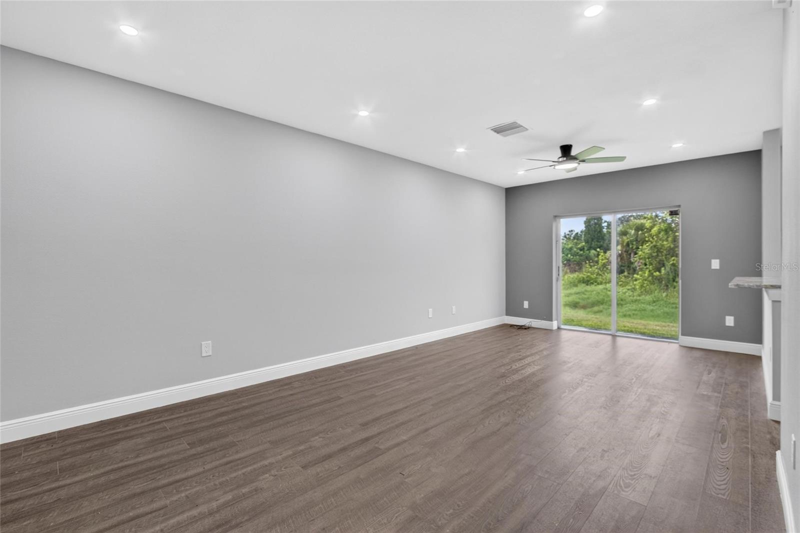 6236 OLIVEDALE DR — photo 11
