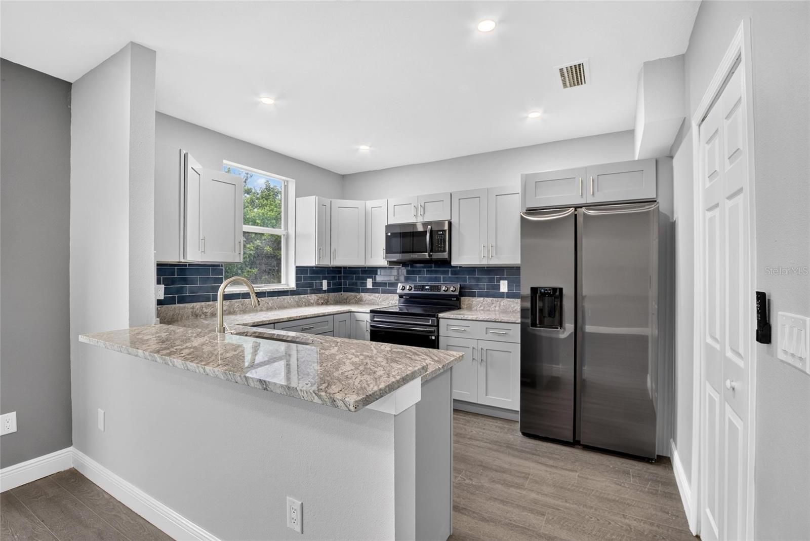 6236 OLIVEDALE DR — photo 18