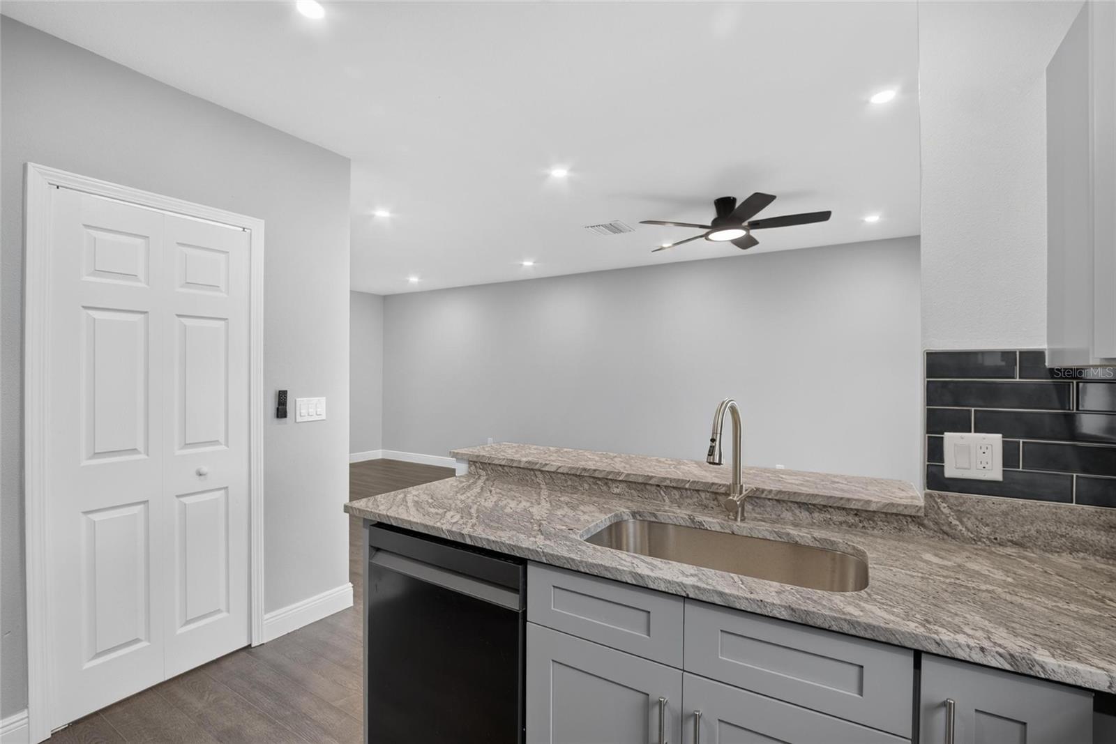 6236 OLIVEDALE DR — photo 17