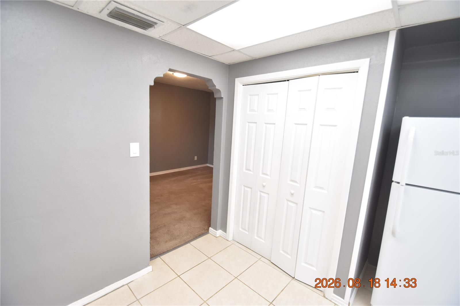212 N CLEARVIEW AVE — photo 15