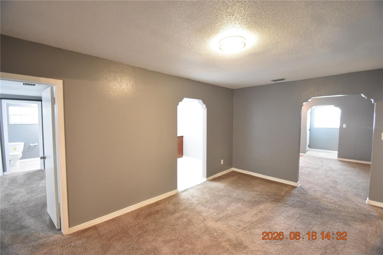 212 N CLEARVIEW AVE — photo 10