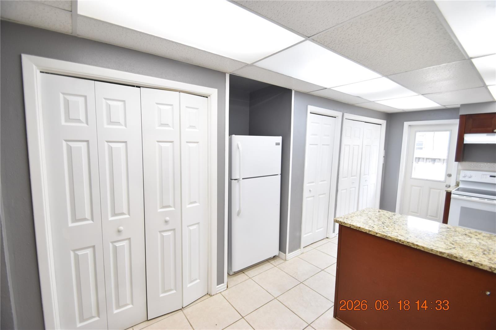 212 N CLEARVIEW AVE — photo 16