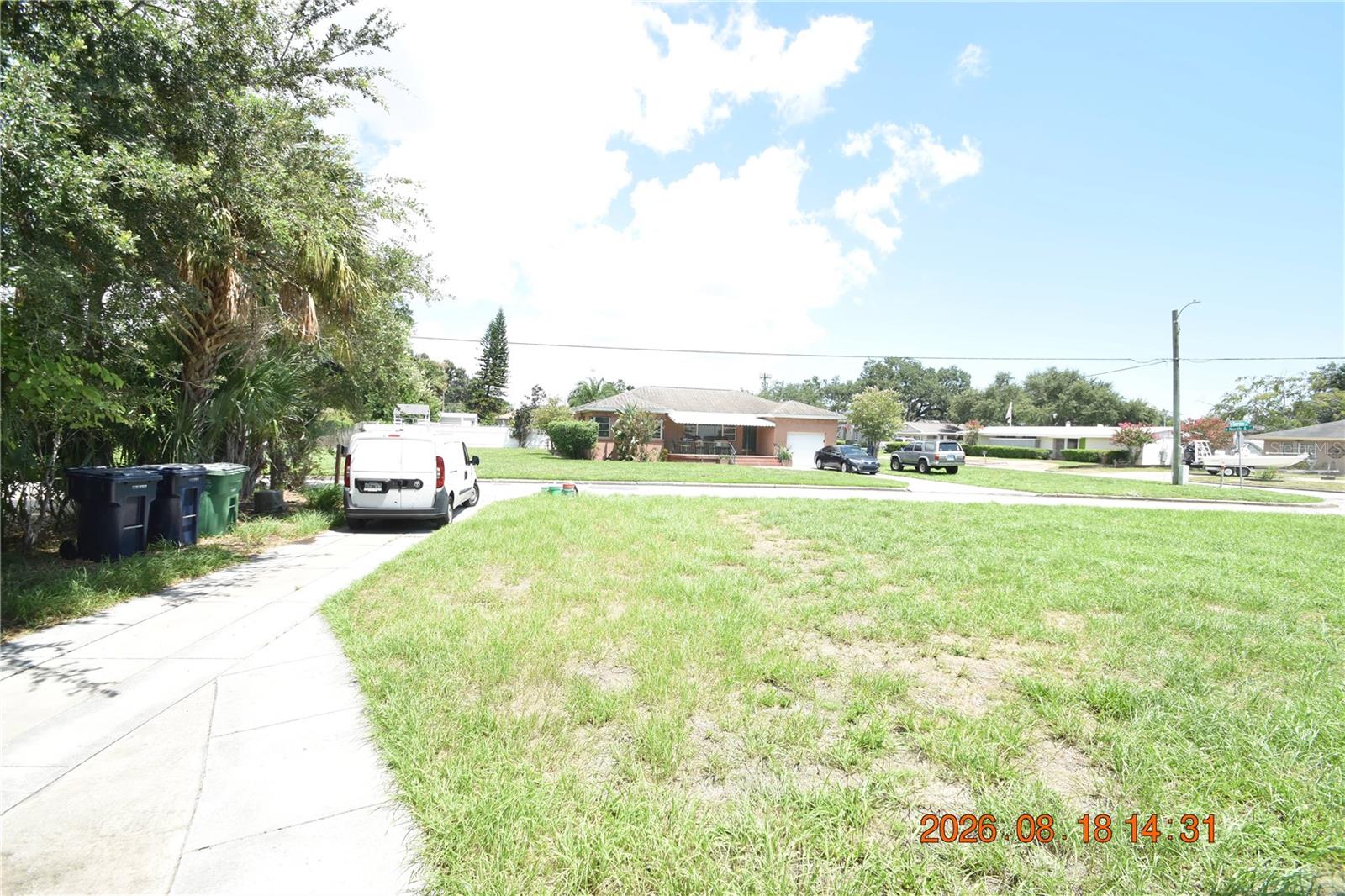 212 N CLEARVIEW AVE — photo 3