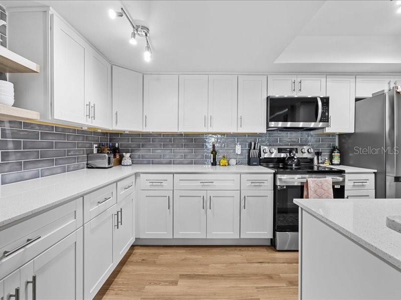 7400 SUNSHINE SKYWAY LN S #106 — photo 7