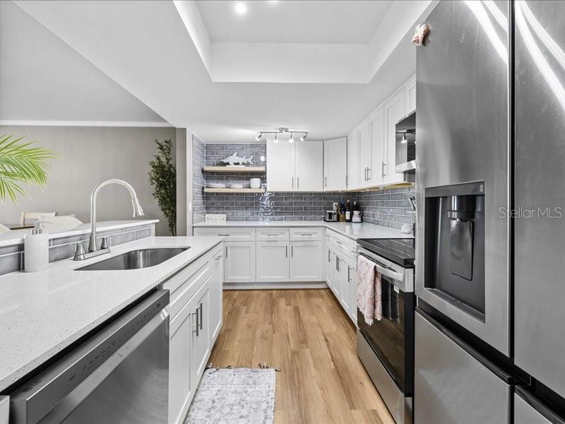7400 SUNSHINE SKYWAY LN S #106 — photo 6