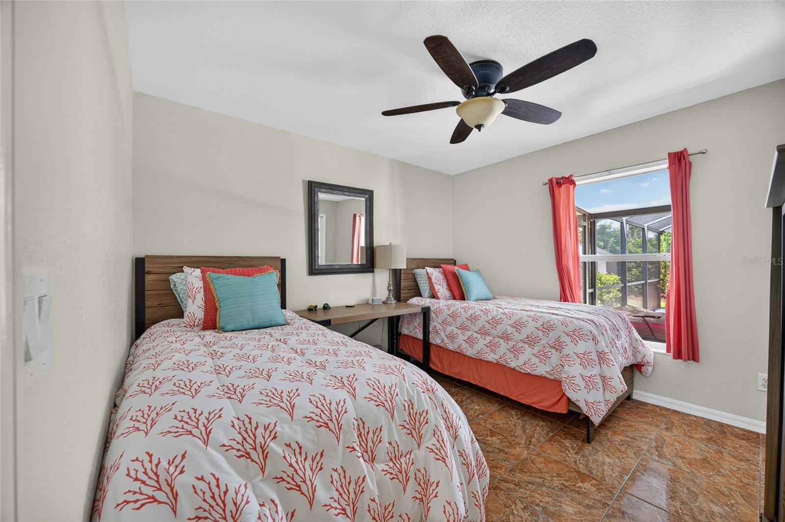 1406 WOODCREST LN — photo 23