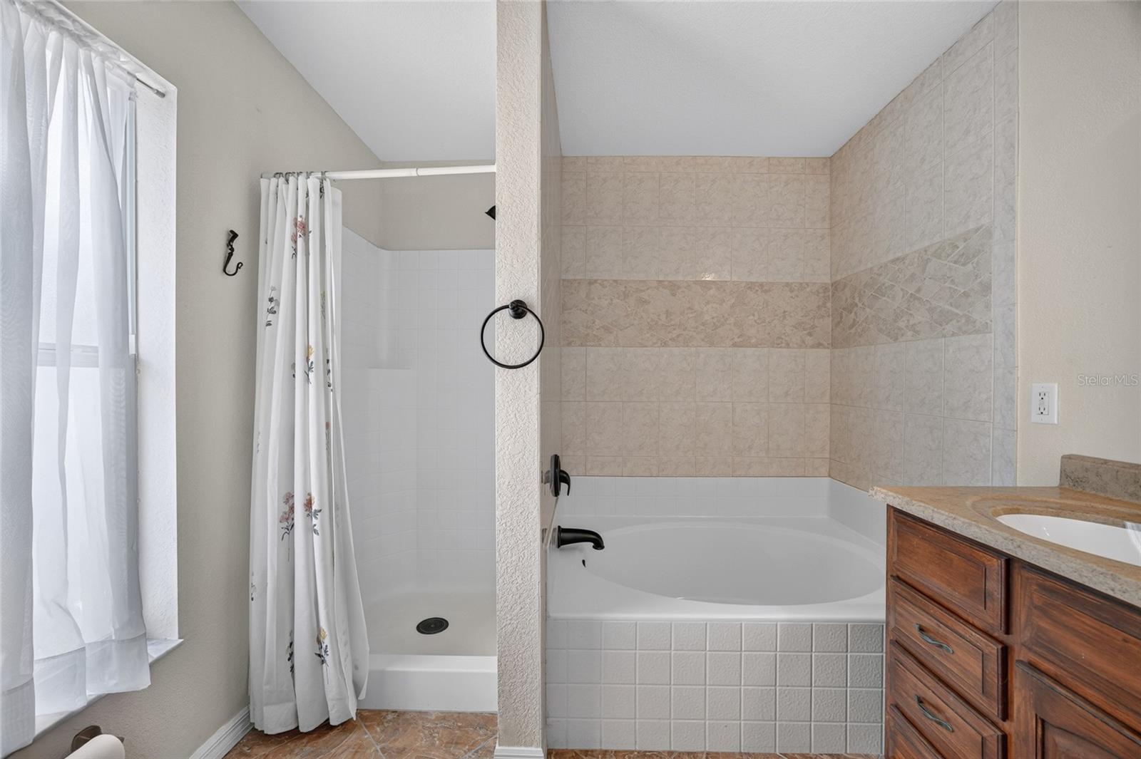 1406 WOODCREST LN — photo 21