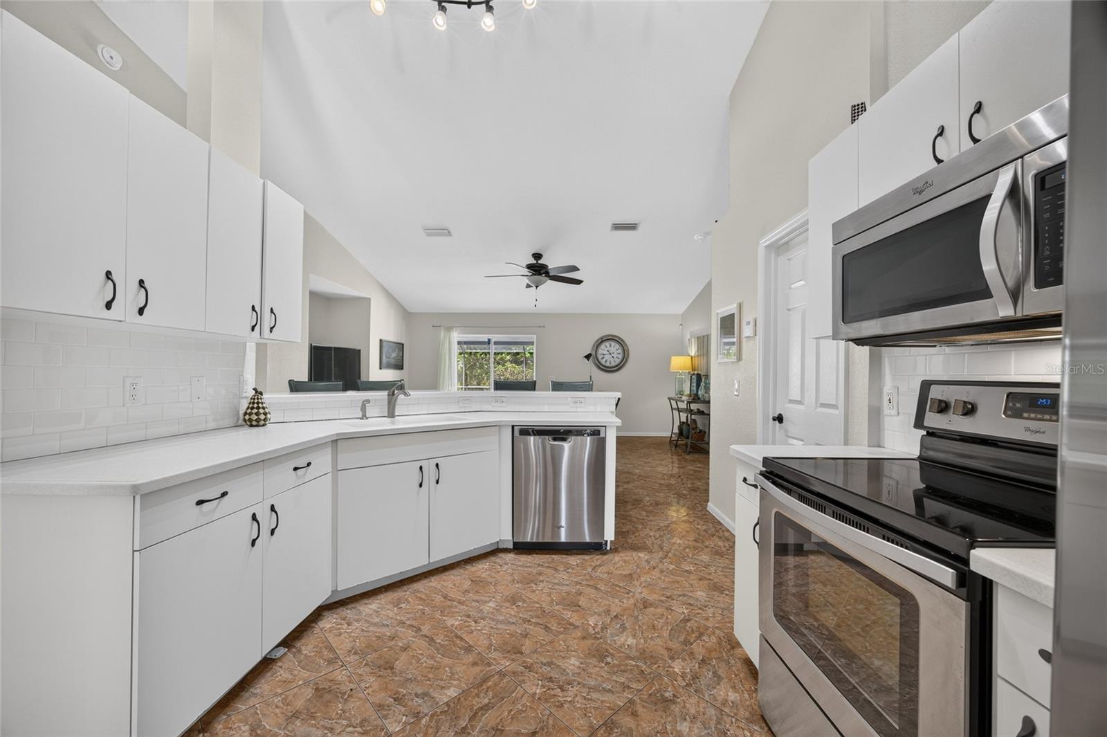1406 WOODCREST LN — photo 9