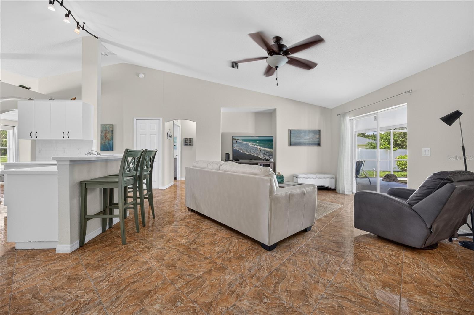 1406 WOODCREST LN — photo 14