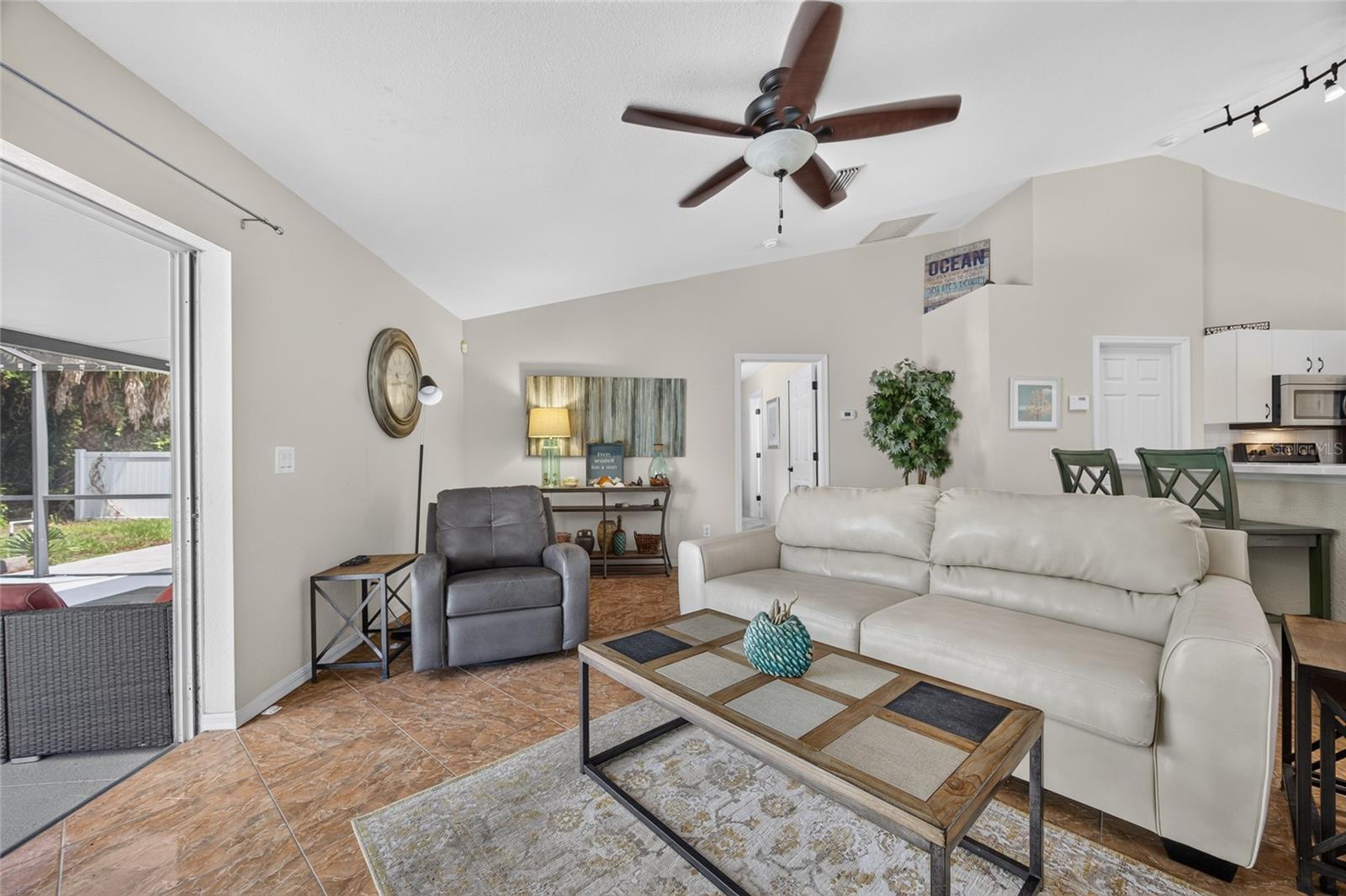 1406 WOODCREST LN — photo 16