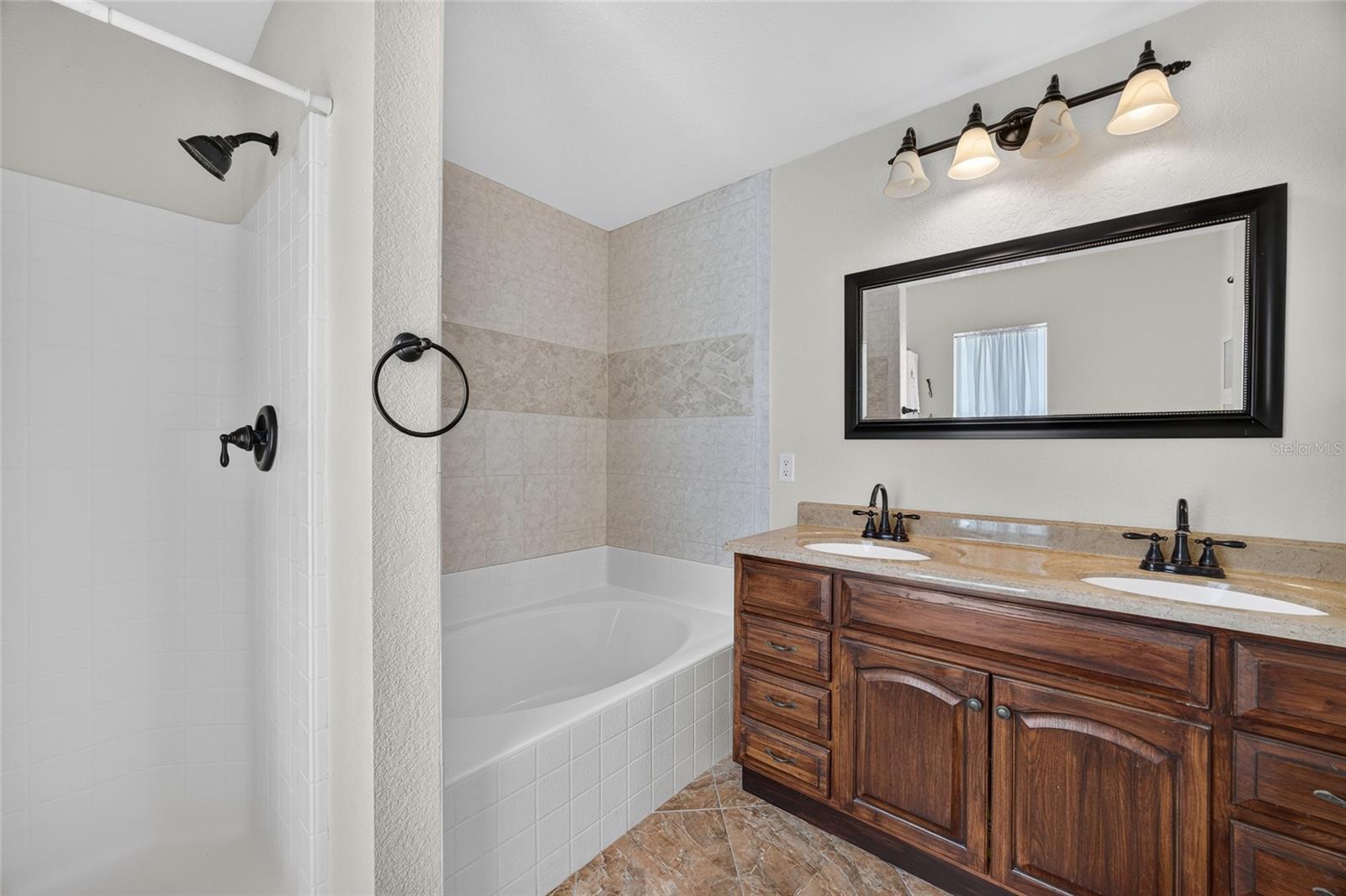 1406 WOODCREST LN — photo 20