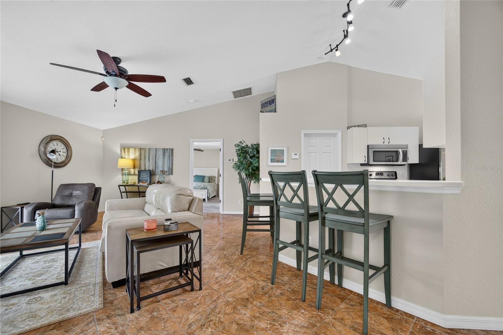 1406 WOODCREST LN — photo 11