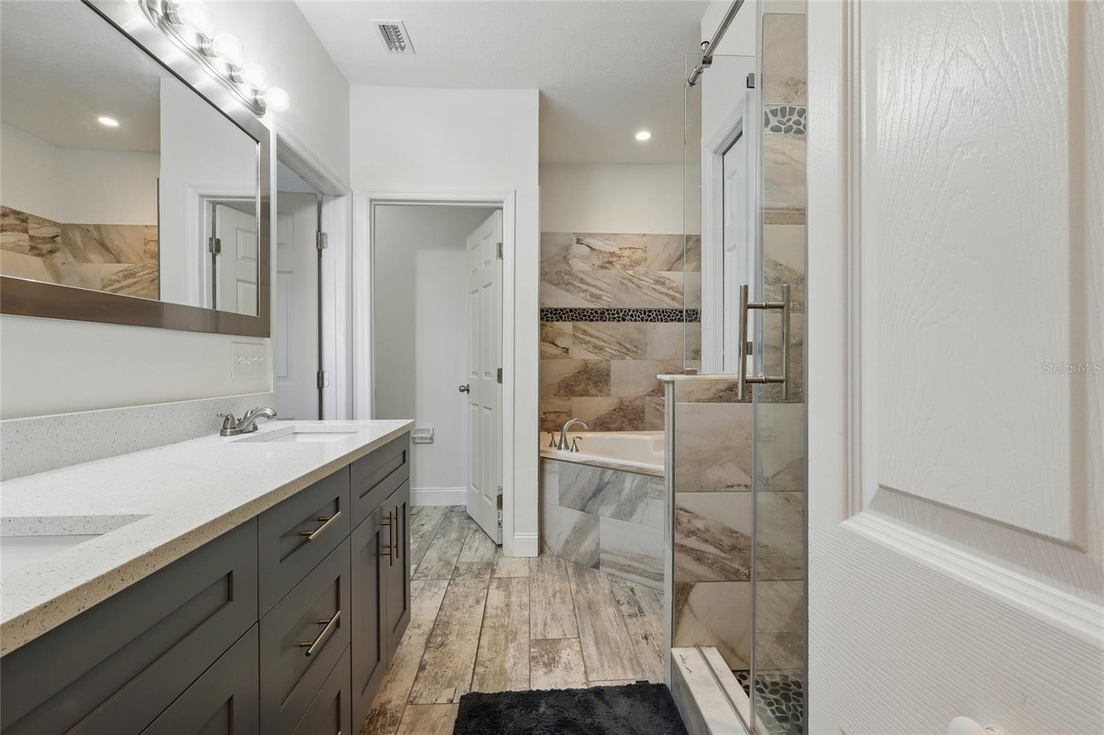 3024 W DOUGLAS ST — photo 13