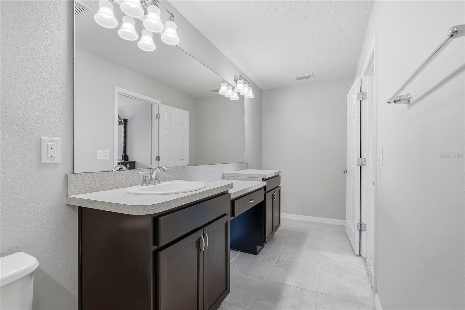 5304 SYLVESTER LOOP — photo 22