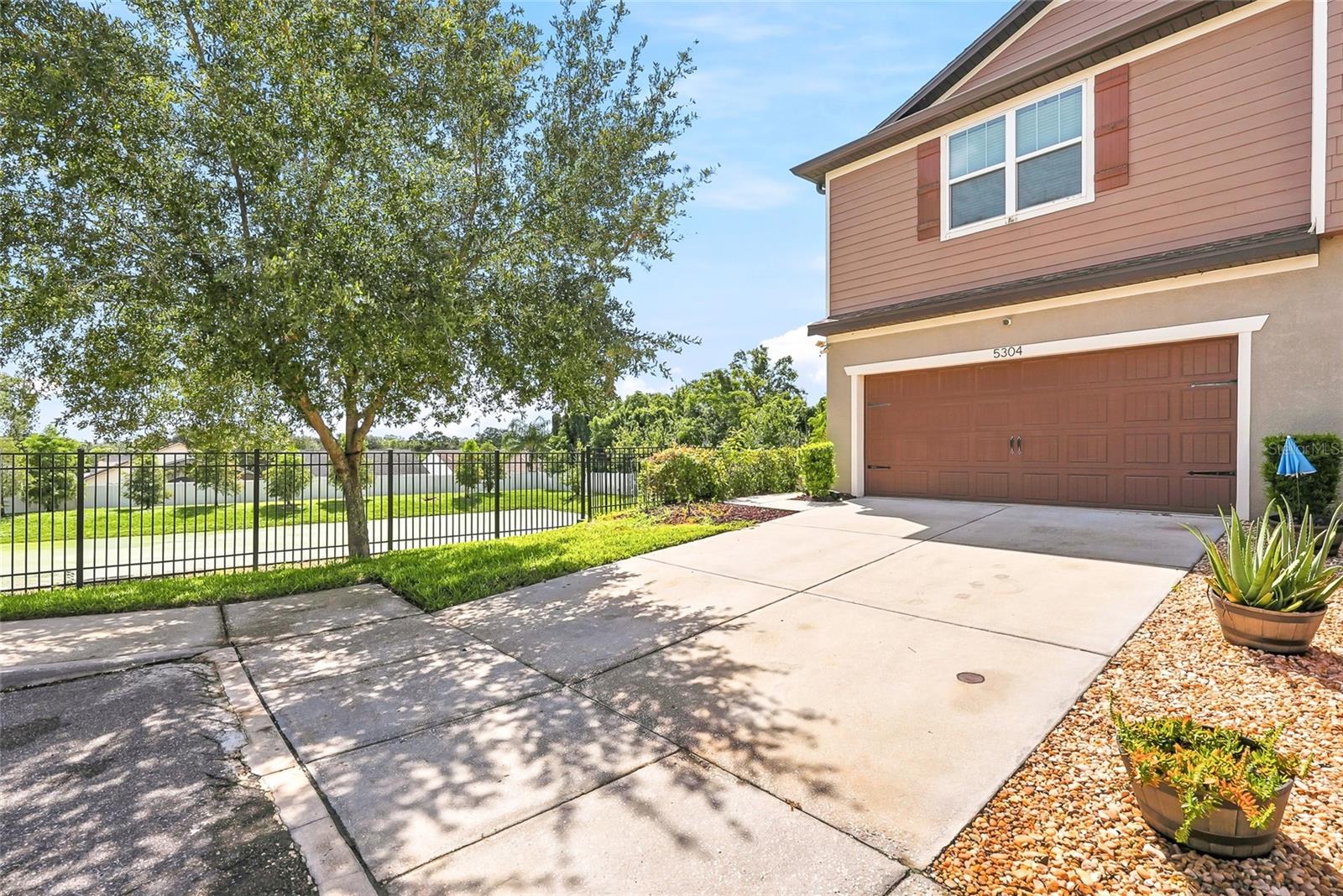 5304 SYLVESTER LOOP — photo 2