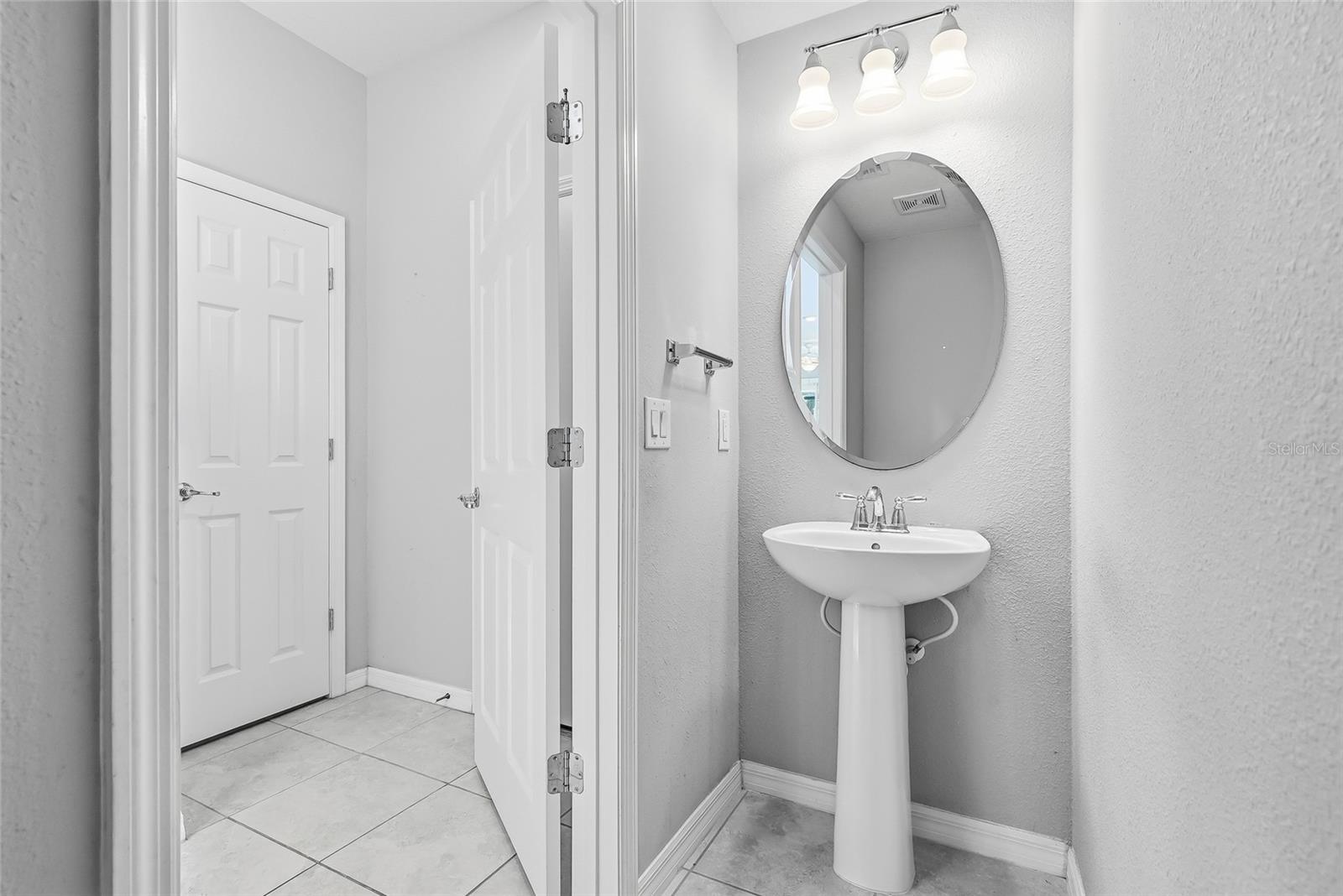 5304 SYLVESTER LOOP — photo 16