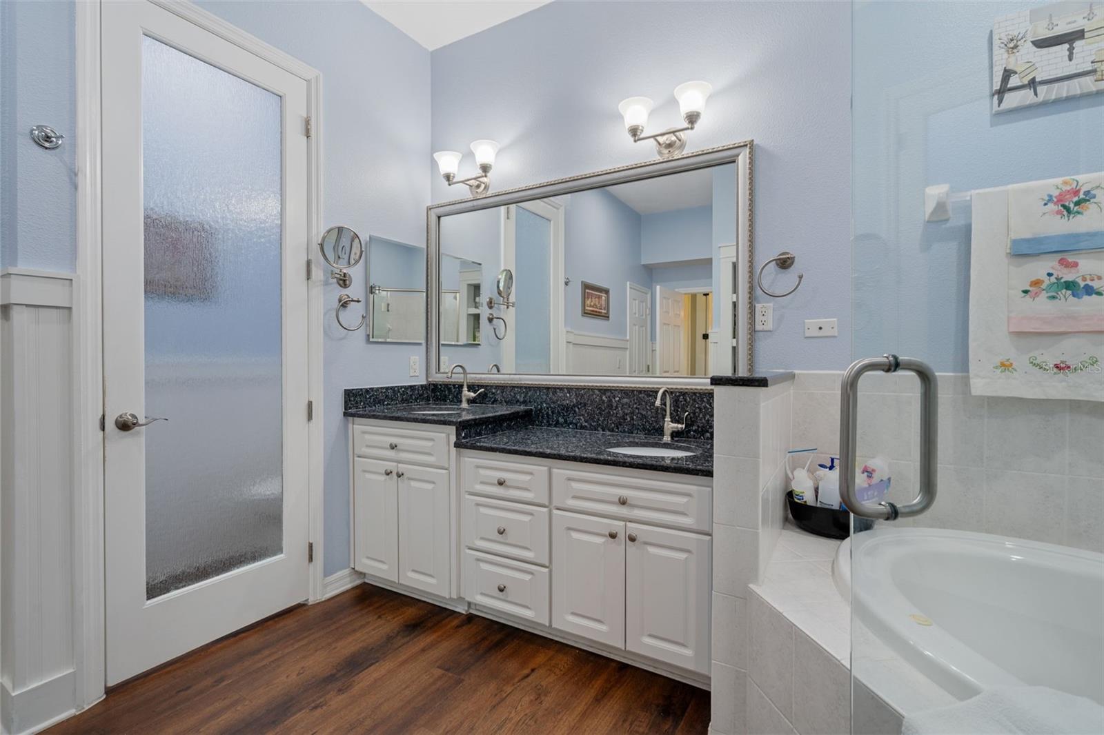 7414 MOORGATE CT — photo 38