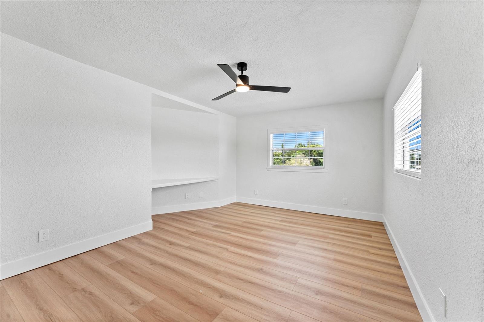 3298 21ST AVE SW — photo 37