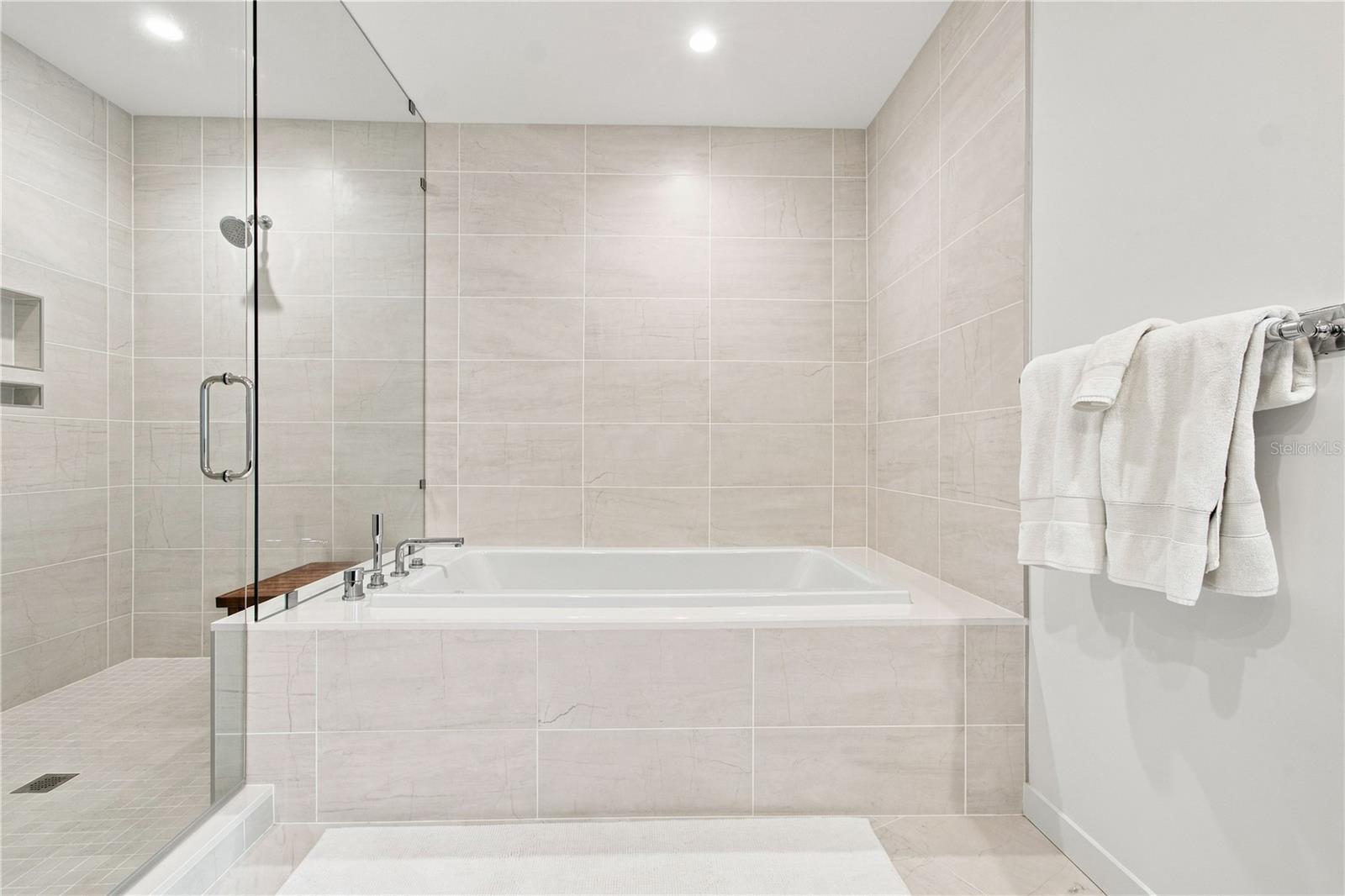 301 QUAY COMMONS #1410 — photo 43