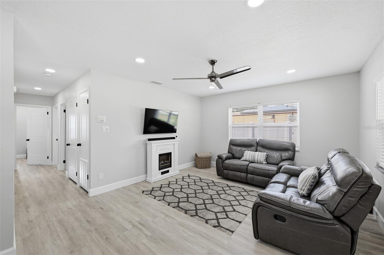 8015 TUDOR PL — photo 10