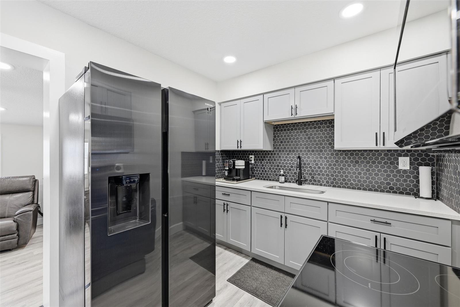 8015 TUDOR PL — photo 14