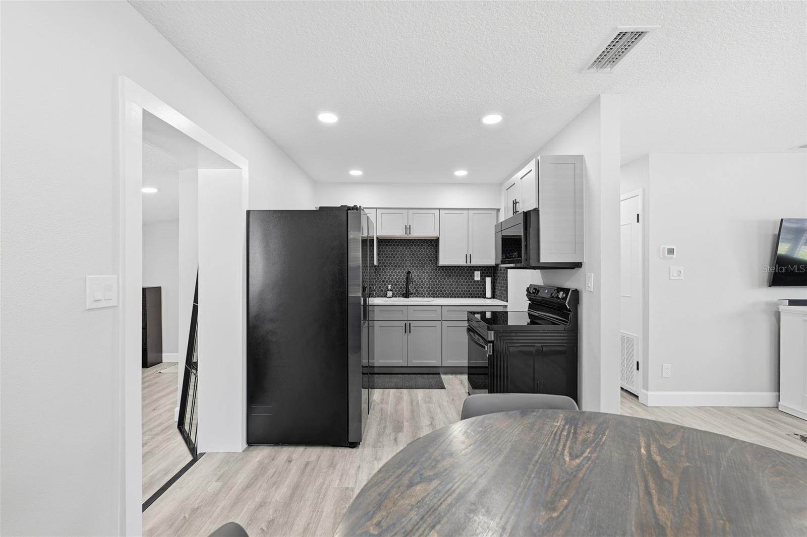 8015 TUDOR PL — photo 12
