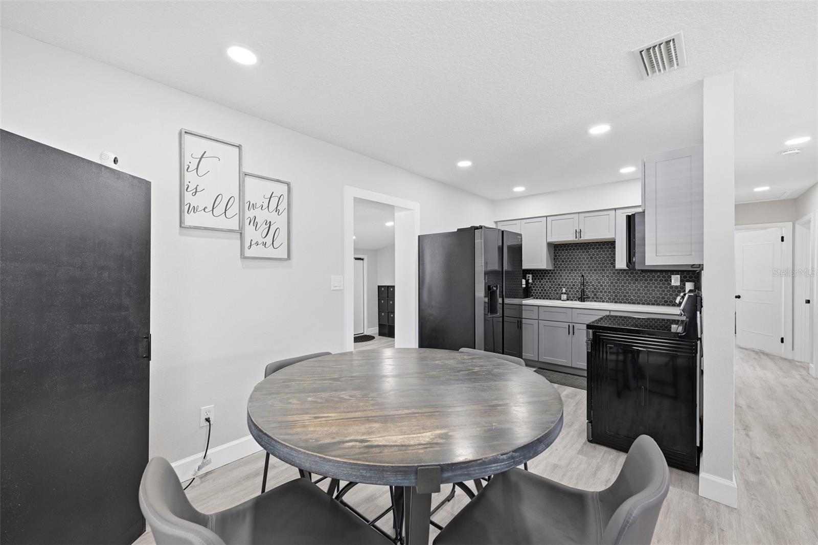 8015 TUDOR PL — photo 17