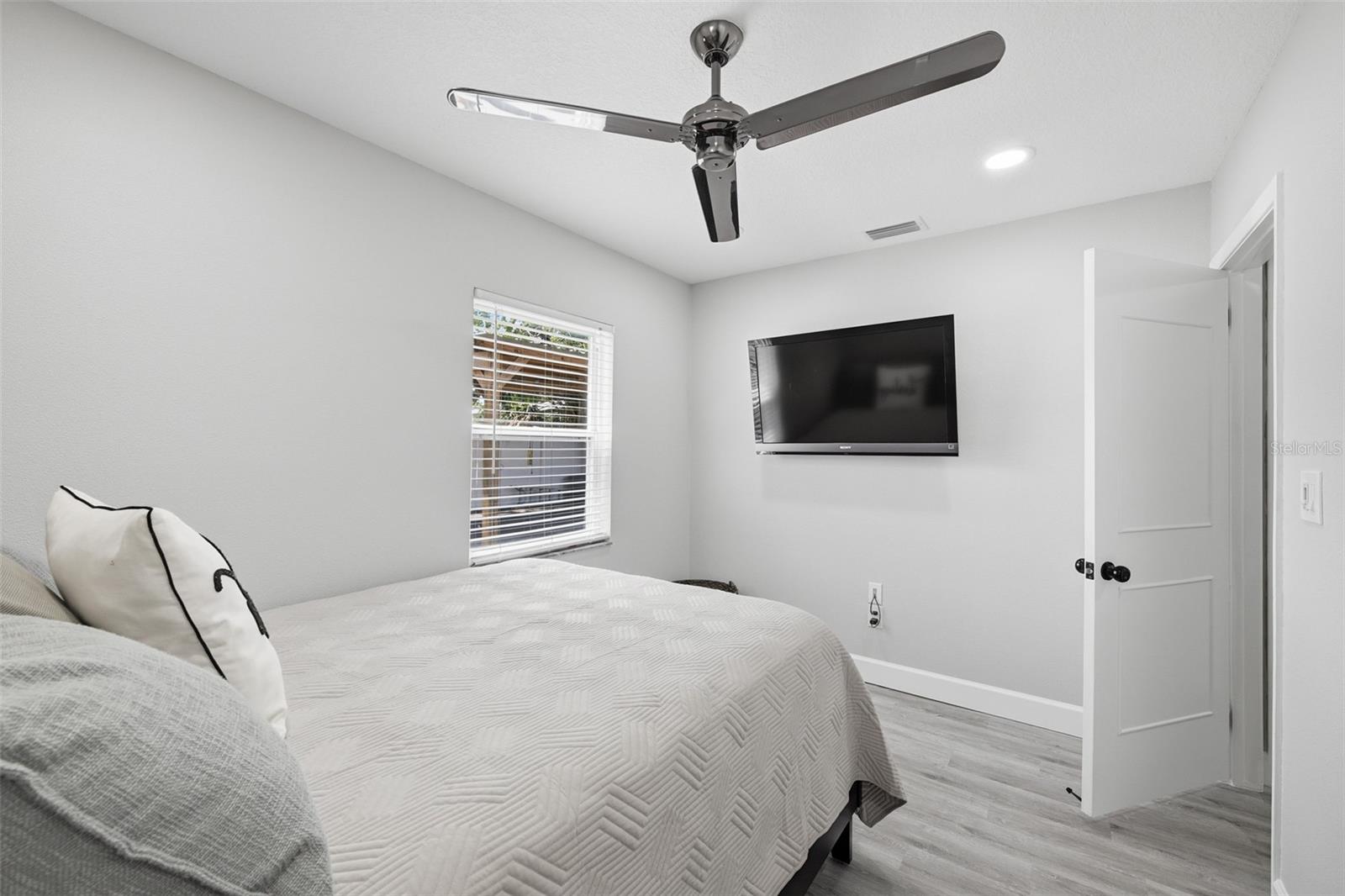 8015 TUDOR PL — photo 25