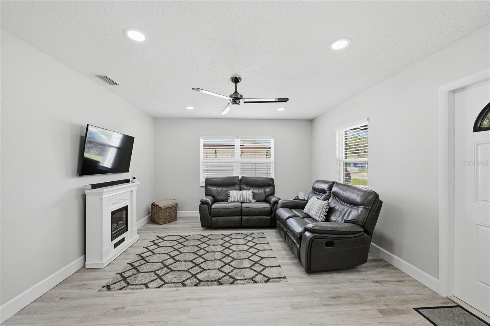 8015 TUDOR PL — photo 8