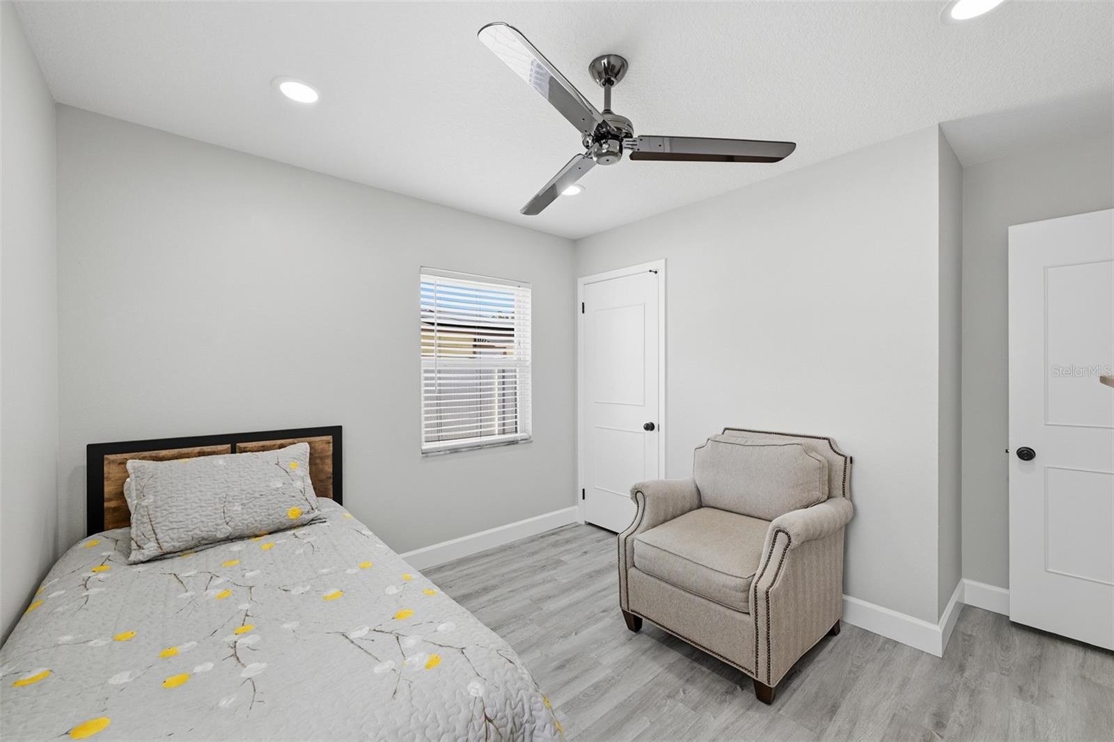 8015 TUDOR PL — photo 23