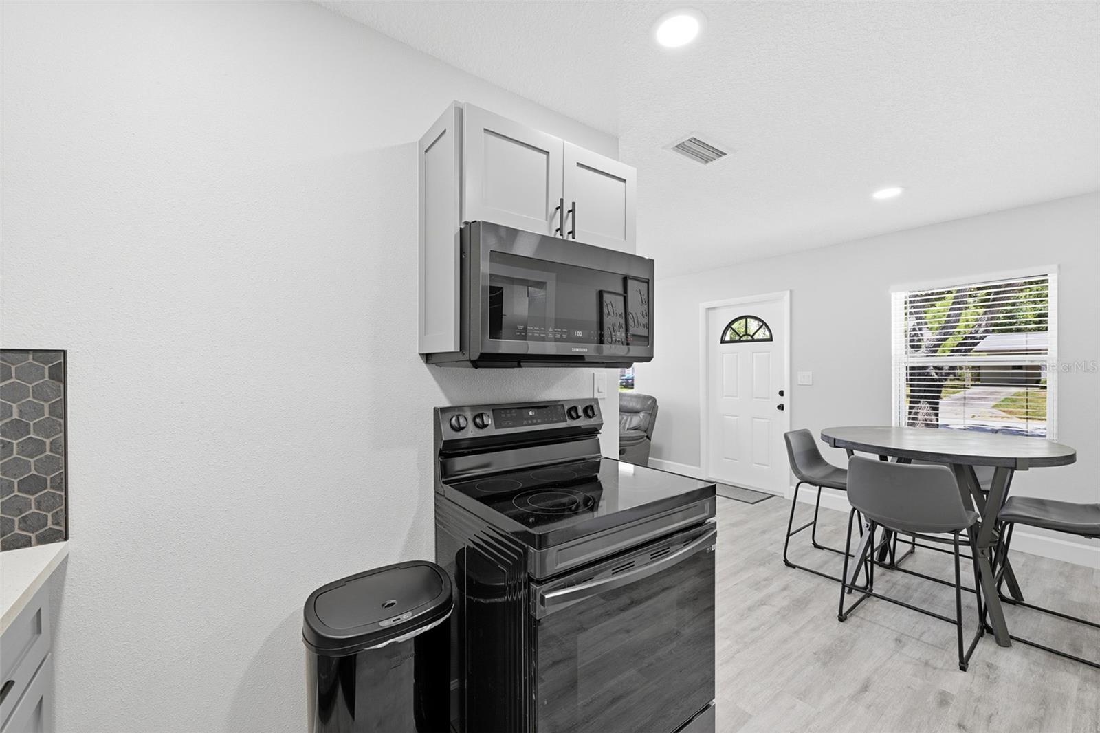 8015 TUDOR PL — photo 18