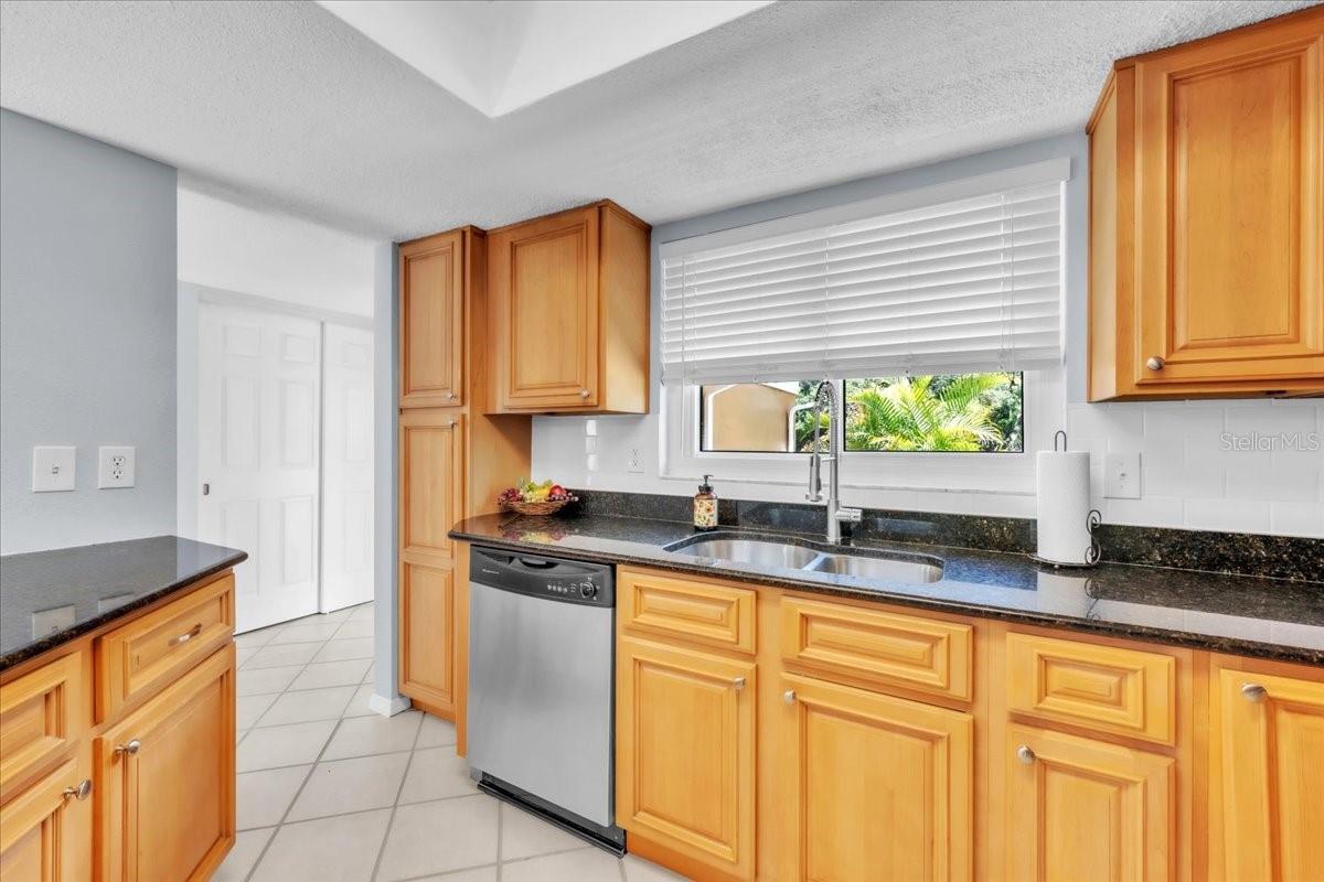 1818 LILLIAN AVE — photo 8