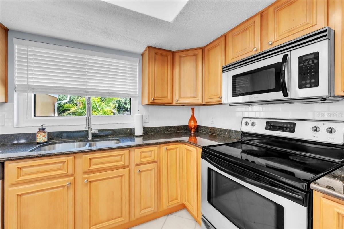 1818 LILLIAN AVE — photo 10