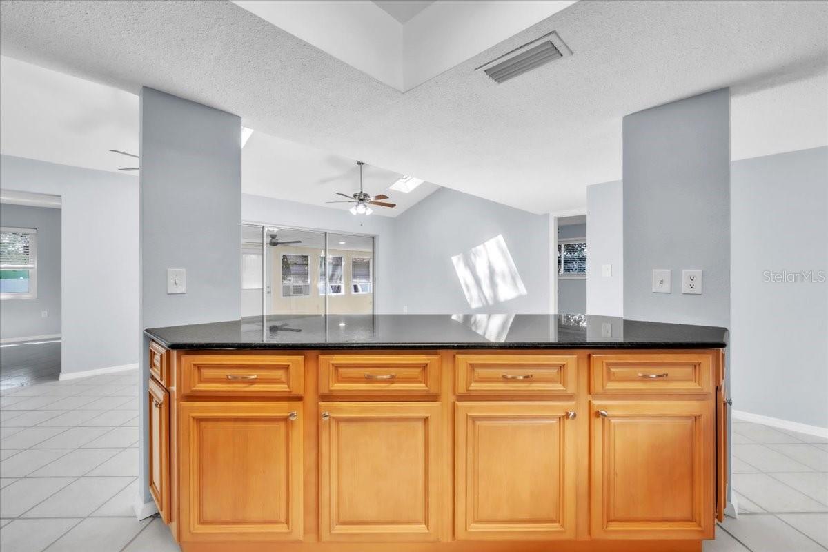 1818 LILLIAN AVE — photo 5