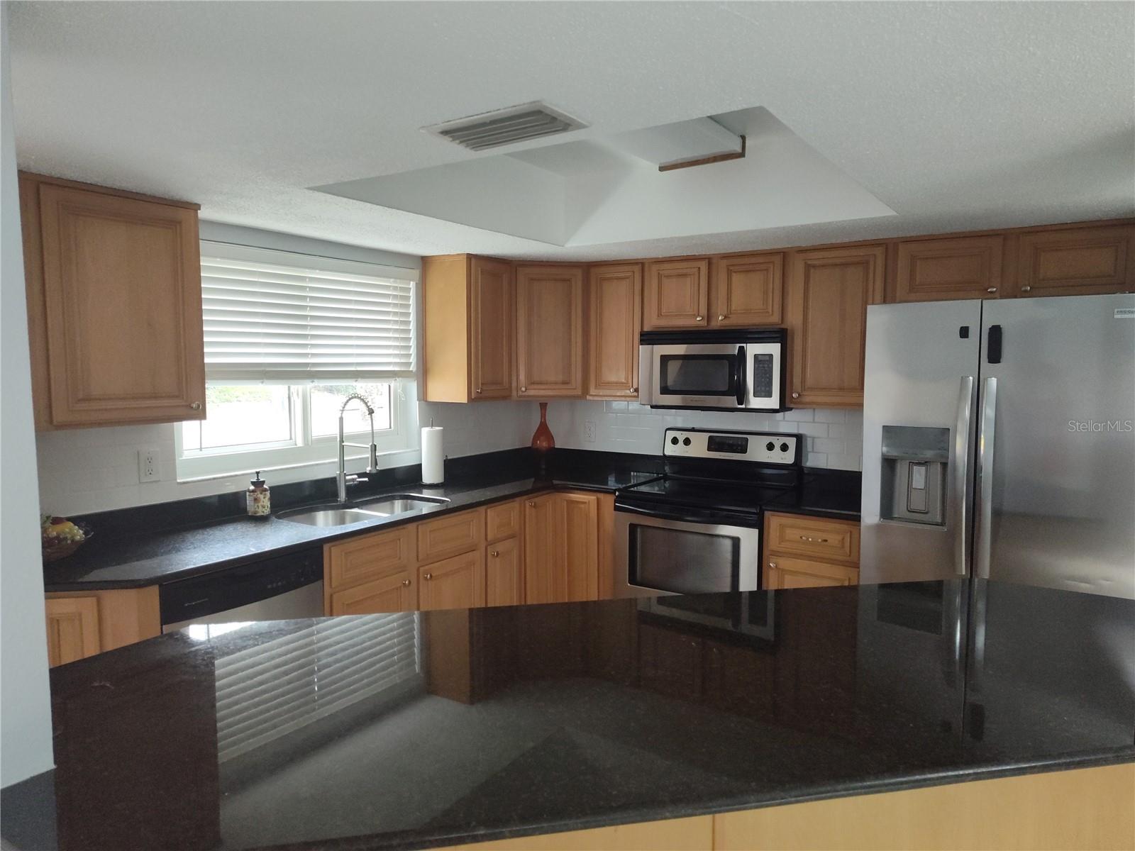1818 LILLIAN AVE — photo 3