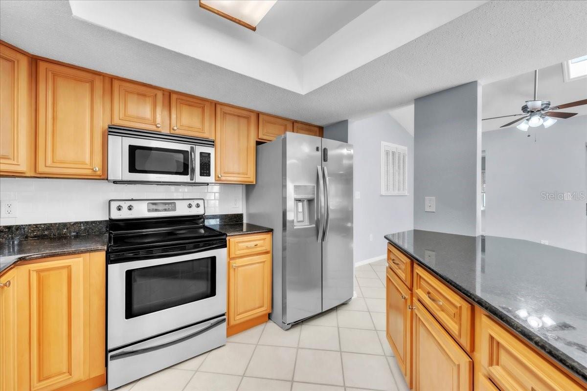 1818 LILLIAN AVE — photo 9